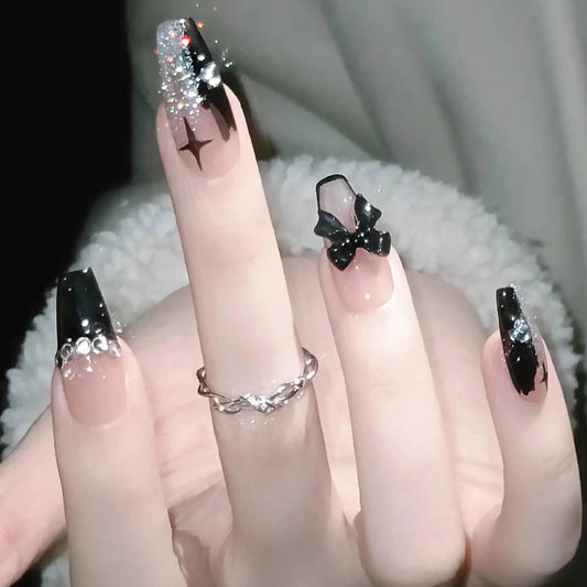 press on nails Stylish Nail Art Design - Alternating Colors and Patterns, Perfect for Fashion-Forward Women（复制） strobelitenails