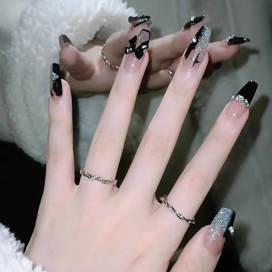 press on nails Stylish Nail Art Design - Alternating Colors and Patterns, Perfect for Fashion-Forward Women（复制） strobelitenails